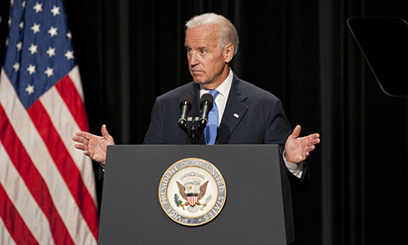 Hightlight photo for article, Biden lecture : Vice President Biden speaks, donates papers